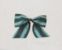 Load image into Gallery viewer, Bows by Lotte.99
