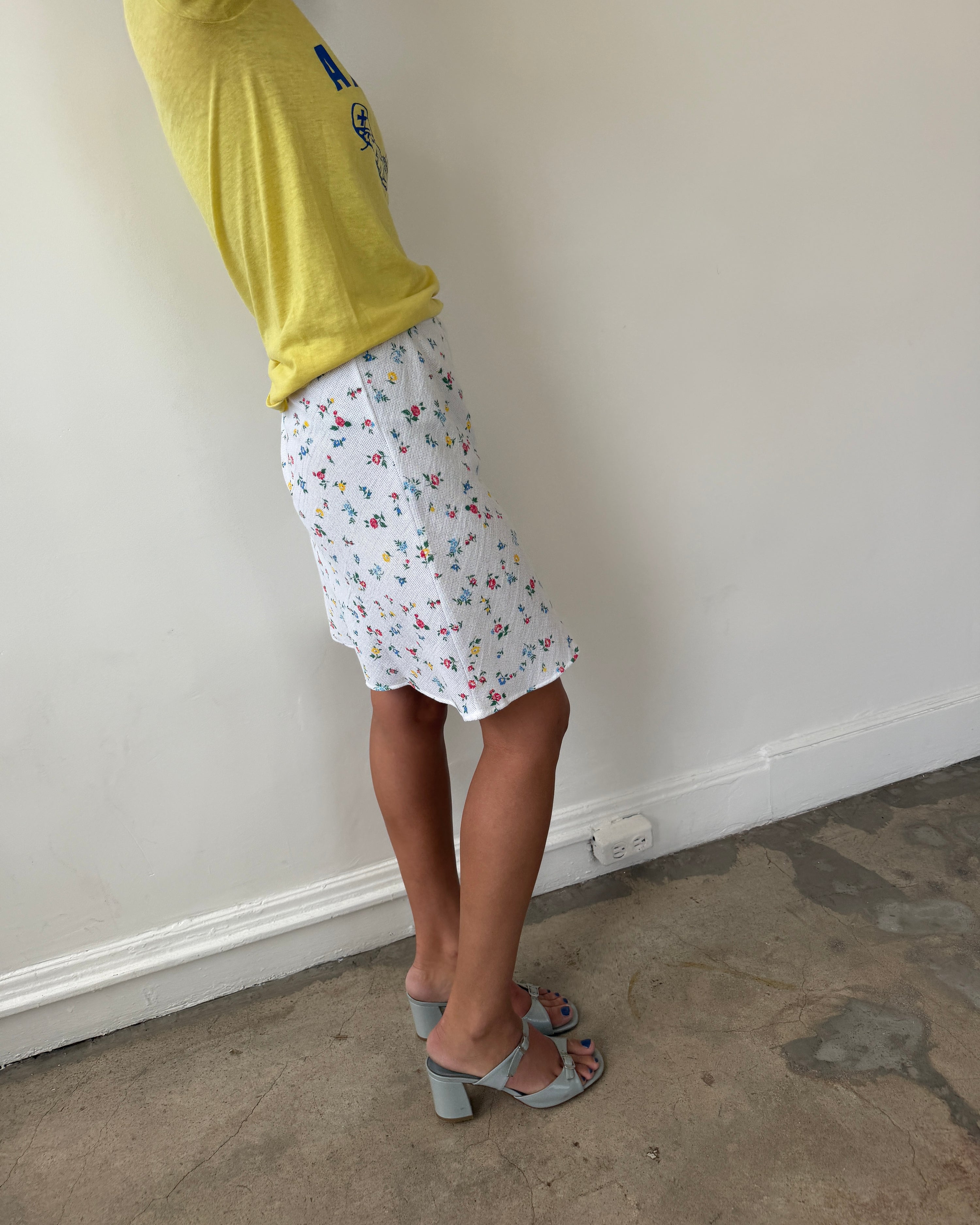 The 90's Bias Mini Skirt White Floral 2.0