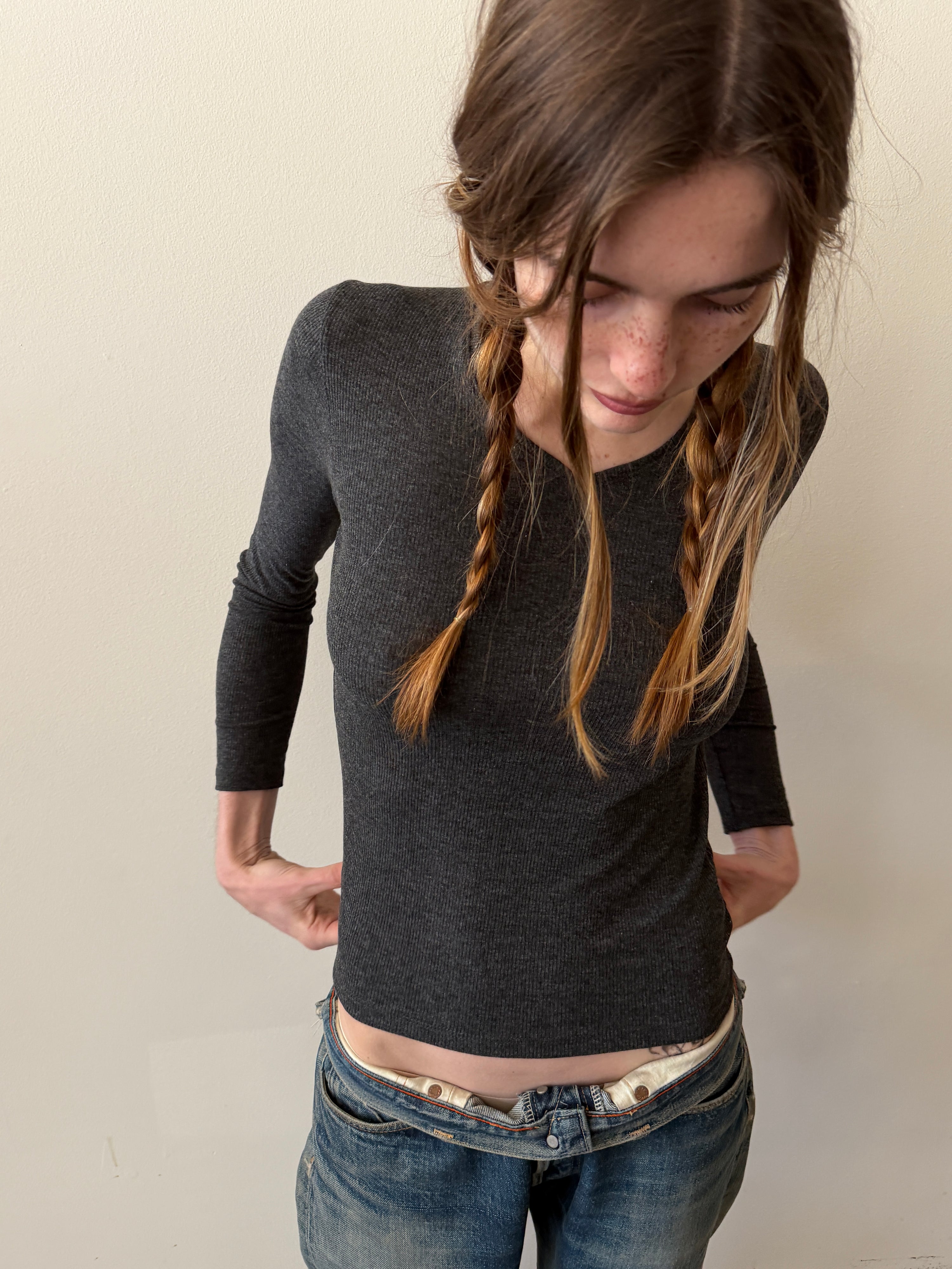 The Hiro V-Neck Grey Rib Tee